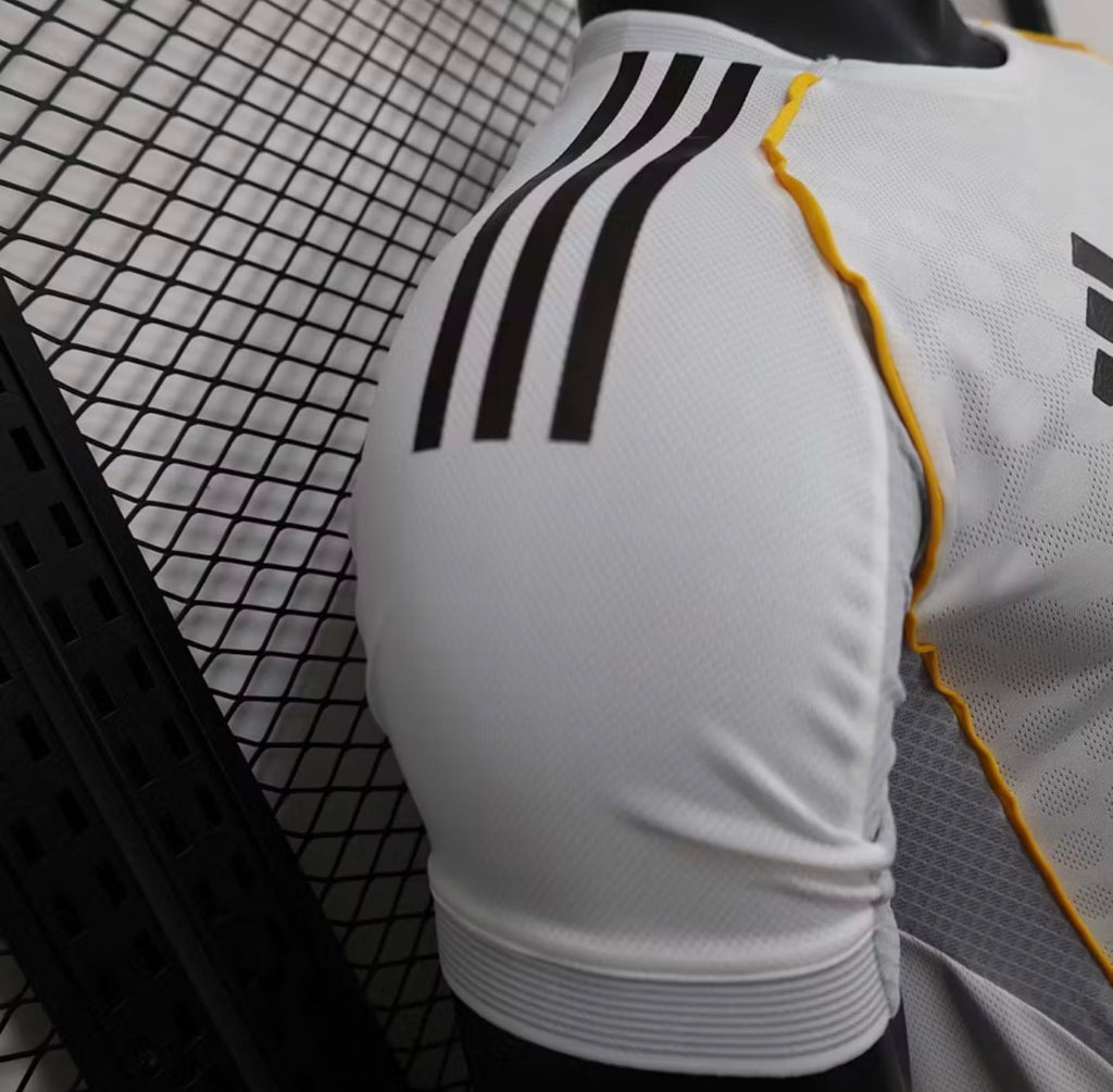 2025/2026 Player Version Real Madrid Home Football Shirt 1:1